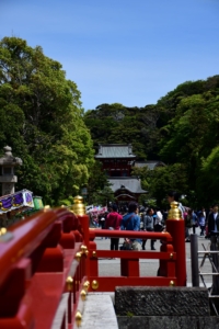 鶴岡八幡宮と赤い橋
