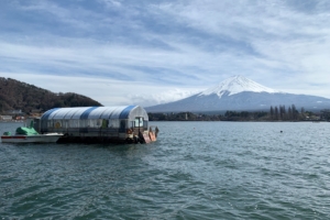 ドーム船と富士山